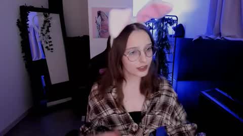 jenniferkiim online show from November 11, 2025, 11:43 am