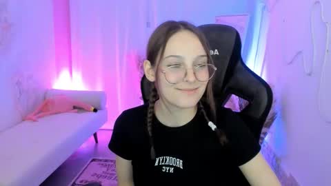 jenniferkiim online show from January 5, 2026, 5:27 pm