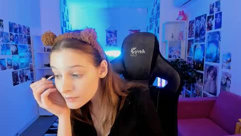 jenniferkiim online show from March 3, 2026, 2:12 pm