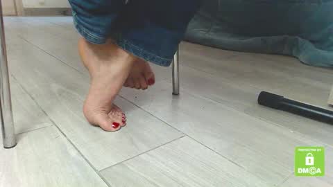 Snapshot of jenny_fighterfeet chatting on February 10, 2025, 11:36 am Jenny online show from February 10, 2025, 11:36 am