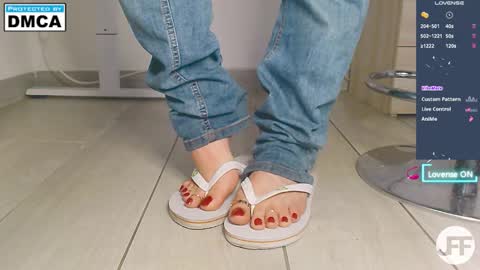 Snapshot of jenny_fighterfeet chatting on October 21, 2025, 12:39 pm Jenny online show from October 21, 2025, 12:39 pm