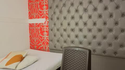 jenny_towers online show from September 17, 2025, 11:12 am