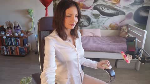 jennycutey online show from February 16, 2026, 3:24 am