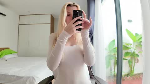 Snapshot of jennytime chatting on February 28, 2025, 6:32 am Jen online show from February 28, 2025, 6:32 am