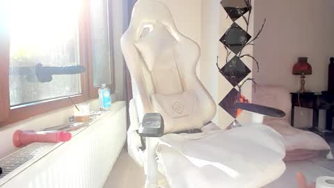 infamous blondiechloe.             Jennyjennywildd online show from October 9, 2025, 7:50 am