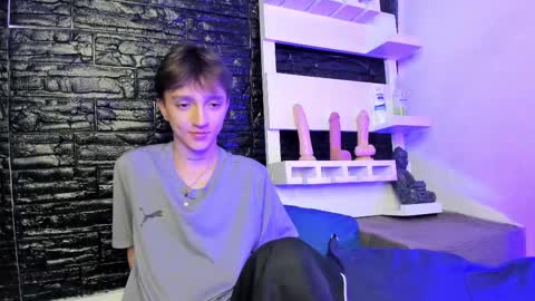 jero independent model online show from February 20, 2025, 6:17 am