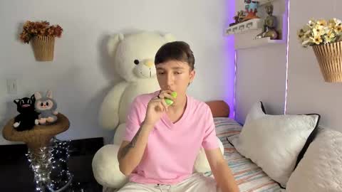 jero independent model online show from March 2, 2026, 11:33 pm