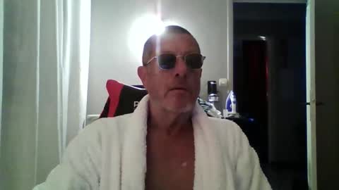 jerflor online show from October 29, 2025, 3:58 pm