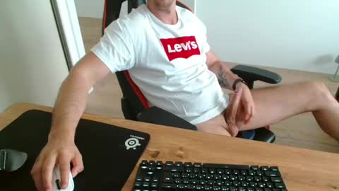 Boy likes daddies online show from June 1, 2026, 1:57 pm