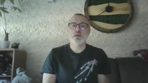 jerry250461 online show from April 18, 2026, 7:01 am