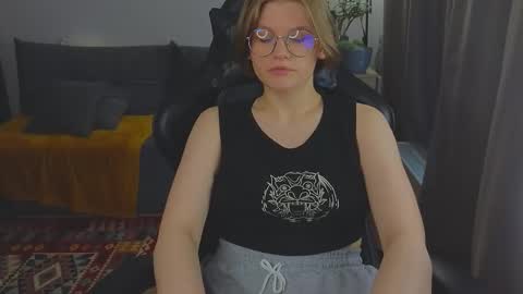 Snapshot of jess0e9 chatting on October 15, 2025, 1:00 pm JessieVibes online show from October 15, 2025, 1:00 pm
