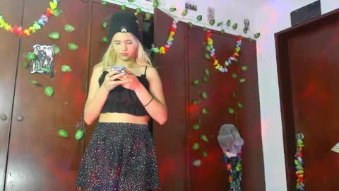 Jessica online show from April 15, 2026, 8:42 pm