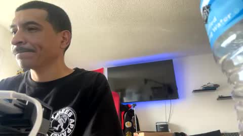 Snapshot of jesselopezcali chatting on January 7, 2025, 6:03 pm Hungjessy online show from January 7, 2025, 6:03 pm