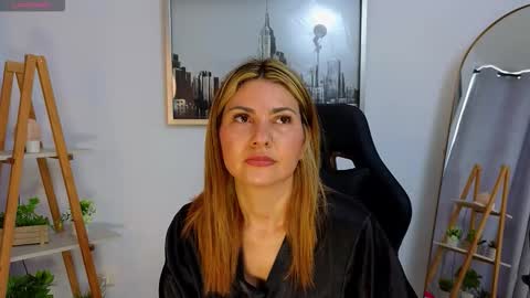 bella  adams online show from October 20, 2025, 2:50 pm