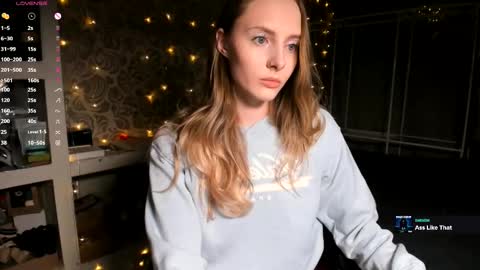 Snapshot of jessica_jane_ chatting on March 6, 2025, 12:10 am Mila online show from March 6, 2025, 12:10 am