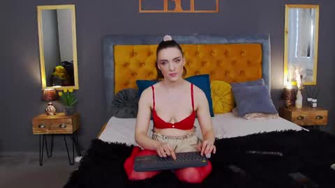 Jessica White online show from May 25, 2026, 4:29 am