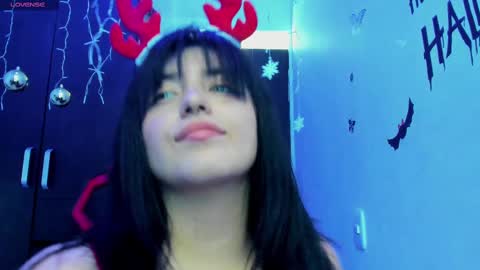 jessicared18 online show from December 11, 2024, 7:46 pm