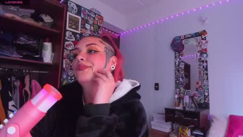 Snapshot of jessie_williams_01 chatting on January 15, 2025, 8:48 pm Your Sweet Angel online show from January 15, 2025, 8:48 pm