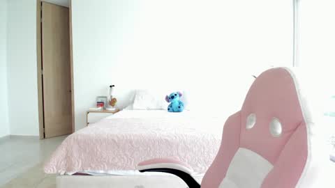    online show from December 22, 2024, 3:44 pm