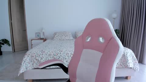    online show from February 10, 2025, 3:53 pm