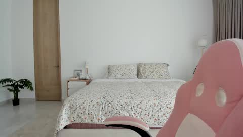    online show from February 11, 2025, 2:13 pm