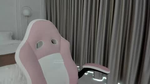    online show from September 18, 2025, 2:08 pm