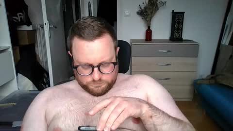 jeuneloup92 online show from March 5, 2026, 4:47 pm