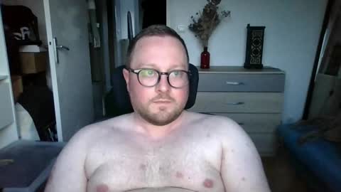 jeuneloup92 online show from April 17, 2026, 7:06 pm