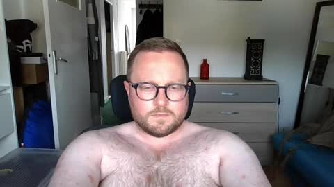 jeuneloup92 online show from May 22, 2026, 2:33 pm