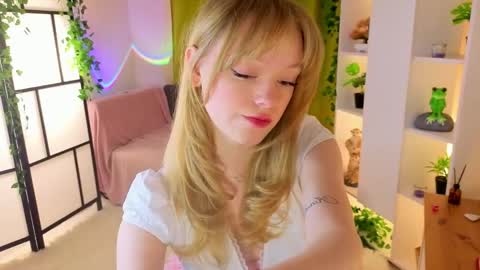 Gwen online show from April 10, 2026, 8:13 pm