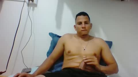 Snapshot of jhan1995 chatting on April 1, 2026, 4:35 am jhan1995 online show from April 1, 2026, 4:35 am