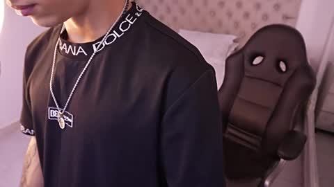 jhoanleandro online show from March 22, 2026, 5:44 am