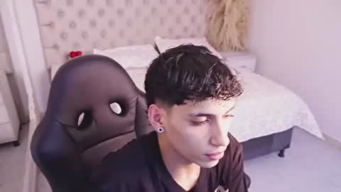jhoanleandro online show from July 3, 2026, 4:30 am