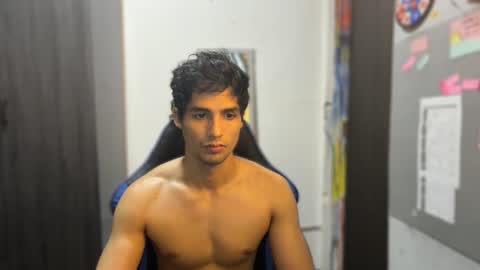 jhon online show from November 23, 2025, 5:02 pm