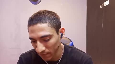 jhonny_thes28 online show from February 5, 2026, 2:49 am