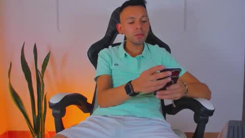 Jhors online show from October 19, 2025, 9:15 pm