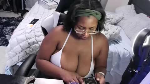 goldenbaby online show from November 9, 2025, 2:10 am