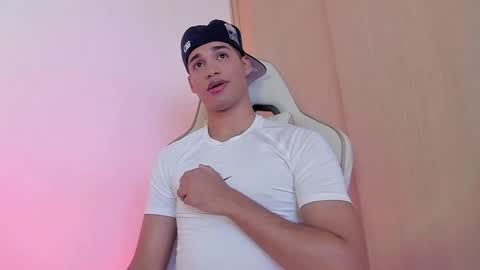 Jimmy Leeh online show from December 8, 2024, 11:19 pm