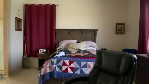 Snapshot of jimmyaaron chatting on November 17, 2025, 7:30 pm Dad of Three online show from November 17, 2025, 7:30 pm