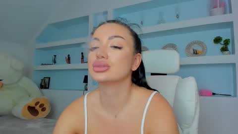 Juliee online show from November 9, 2025, 6:17 pm