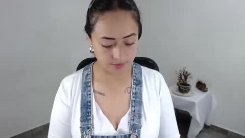 Snapshot of jjulietha95 chatting on April 28, 2026, 12:09 am Julieta online show from April 28, 2026, 12:09 am