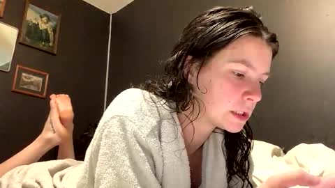 jlynn1997 online show from March 31, 2026, 11:49 pm