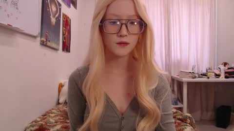 joan_kiss online show from October 19, 2025, 9:32 am