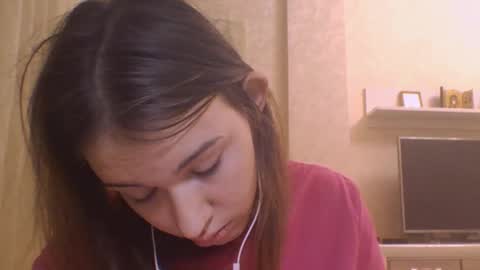 Jennifer online show from September 18, 2025, 7:27 pm