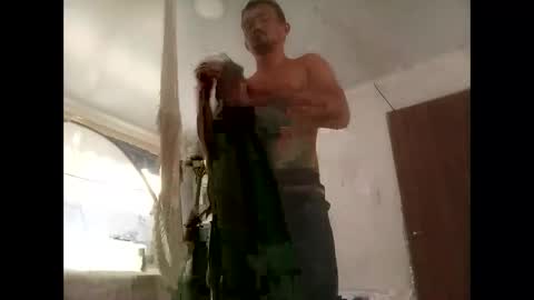 Snapshot of johan570400 chatting on April 4, 2026, 4:59 pm Joni online show from April 4, 2026, 4:59 pm