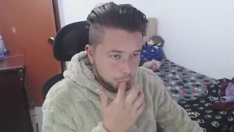 JOHAN independient model online show from April 19, 2026, 5:34 pm