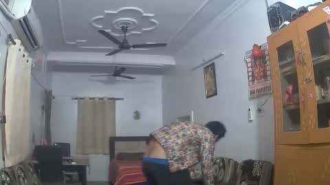 john_desihunk online show from December 17, 2024, 12:43 pm