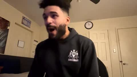 Snapshot of johnmkop chatting on December 15, 2025, 7:01 am Mikemike online show from December 15, 2025, 7:01 am