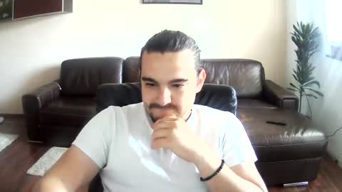 johnnybravovici online show from July 5, 2026, 10:22 am