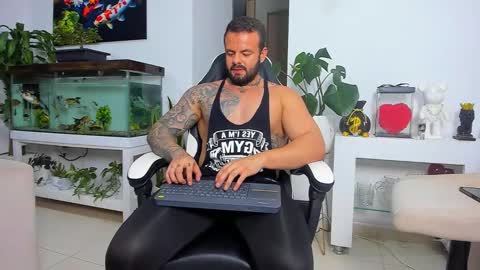 JOHNNY online show from October 7, 2025, 11:46 pm